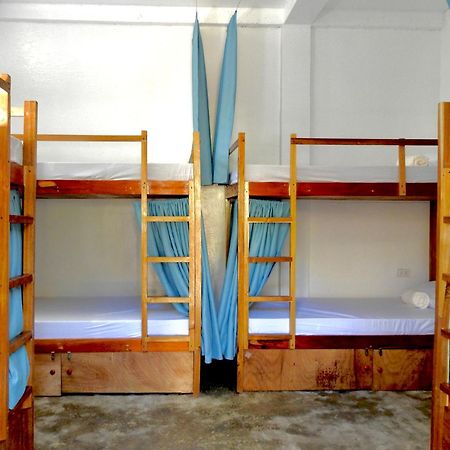 جنرال لونا Three Little Birds Surf Hostel الغرفة الصورة